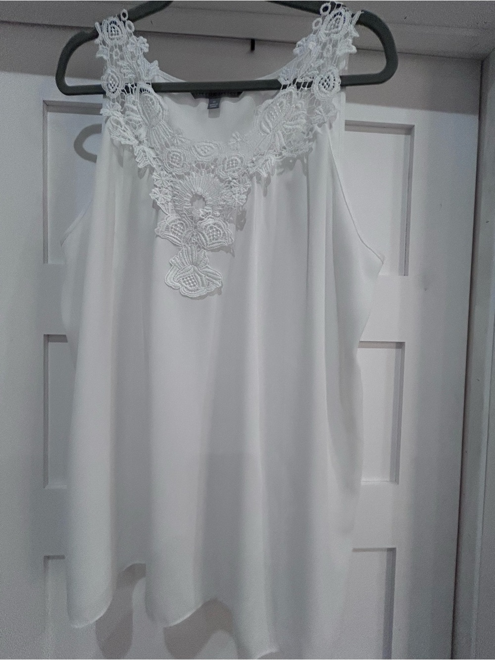NEW w/o tags, VALERIE STEVENS, size XL Lace-Trim White Dress Tank/Camisole